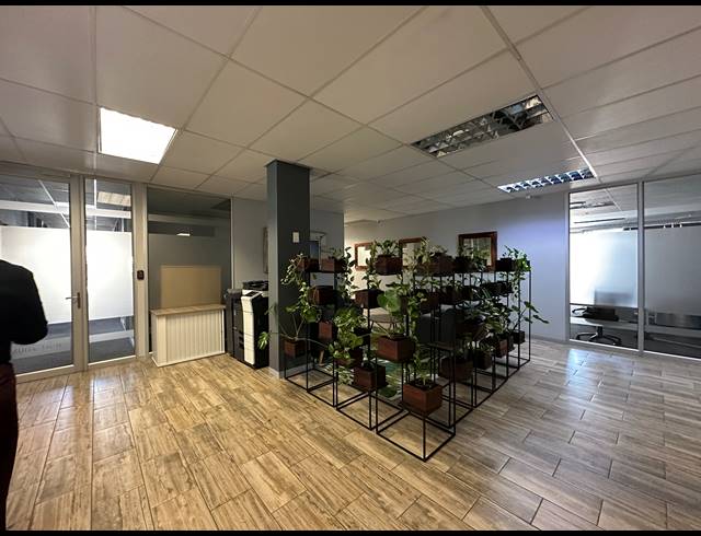 90.70M² CO-WORKING SPACE TO LET IN DIE HOEWES